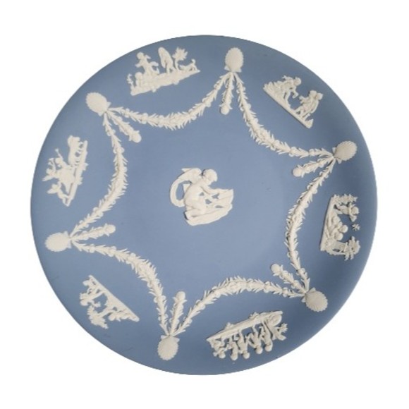 Wedgwood Jasperware Plate Blue White Cupid with Arrow Bas-Relief England 9" - Picture 1 of 5